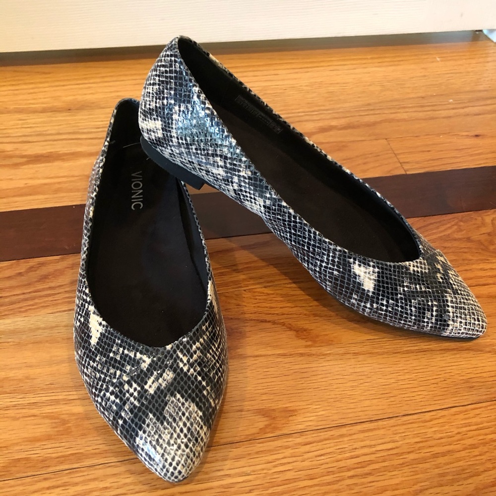 Vionic Caballo snakeskin flats